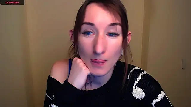 Snapshot of AmandaSell chatting on 02.27.25 AmandaSell online show from 02.27.25