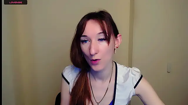 Snapshot of AmandaSell chatting on 03.18.25 AmandaSell online show from 03.18.25