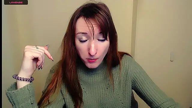Snapshot of AmandaSell chatting on 03.19.25 AmandaSell online show from 03.19.25