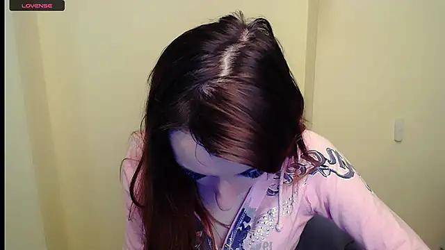 Snapshot of AmandaSell chatting on 03.19.25 AmandaSell online show from 03.19.25