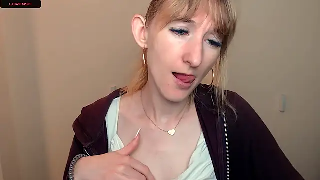 Snapshot of AmandaSell chatting on 09.10.25 AmandaSell online show from 09.10.25