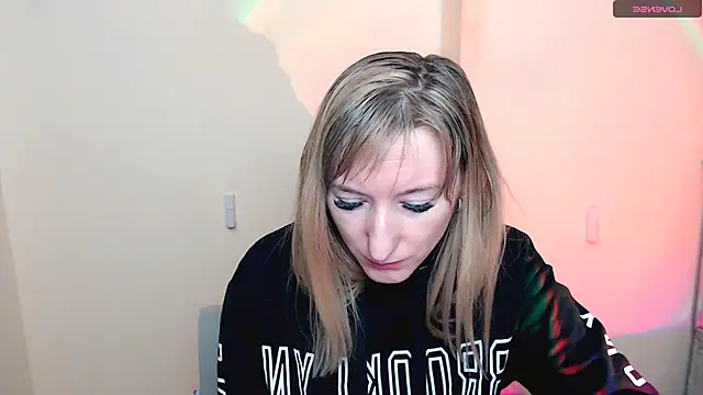 Snapshot of AmandaSell chatting on 03.31.26 AmandaSell online show from 03.31.26