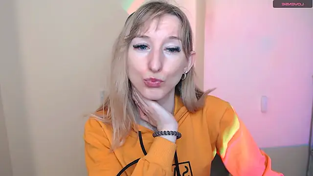 Snapshot of AmandaSell chatting on 04.02.26 AmandaSell online show from 04.02.26