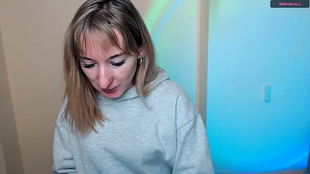 Snapshot of AmandaSell chatting on 04.12.26 AmandaSell online show from 04.12.26