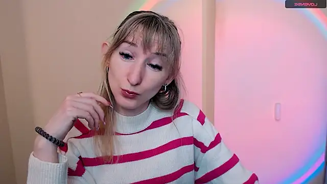 Snapshot of AmandaSell chatting on 04.16.26 AmandaSell online show from 04.16.26
