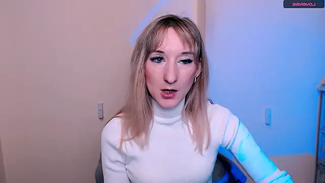 Snapshot of AmandaSell chatting on 04.19.26 AmandaSell online show from 04.19.26