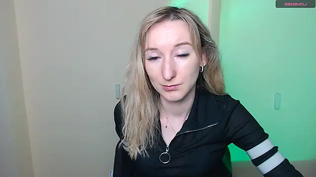 Snapshot of AmandaSell chatting on 05.16.26 AmandaSell online show from 05.16.26