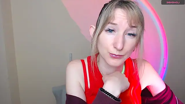 Snapshot of AmandaSell chatting on 05.18.26 AmandaSell online show from 05.18.26
