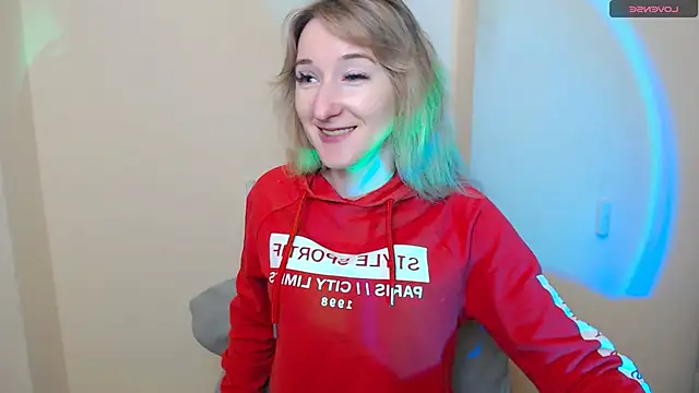 Snapshot of AmandaSell chatting on 05.19.26 AmandaSell online show from 05.19.26