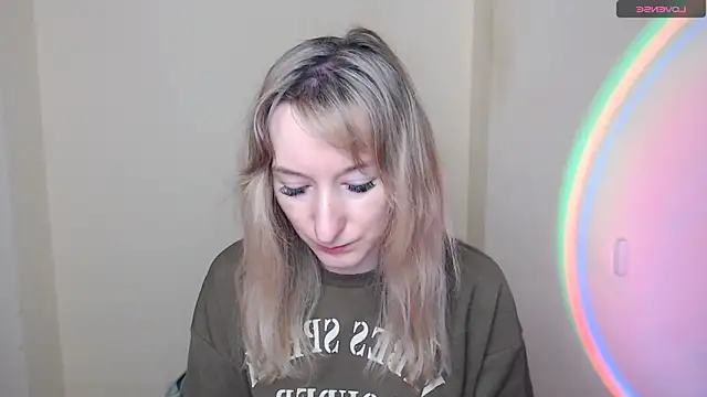 Snapshot of AmandaSell chatting on 05.20.26 AmandaSell online show from 05.20.26