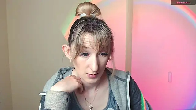 Snapshot of AmandaSell chatting on 05.22.26 AmandaSell online show from 05.22.26