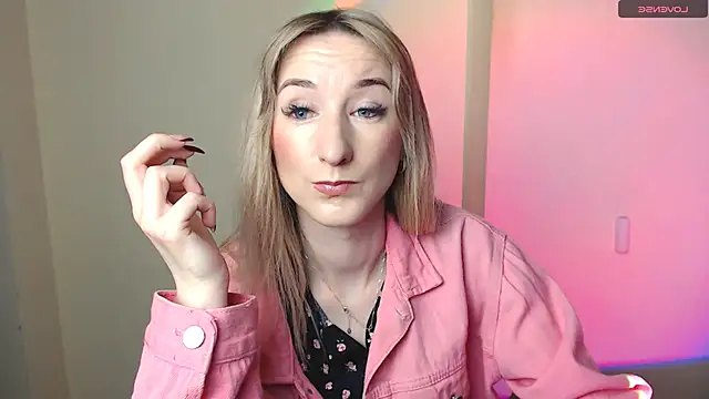 Snapshot of AmandaSell chatting on 05.23.26 AmandaSell online show from 05.23.26