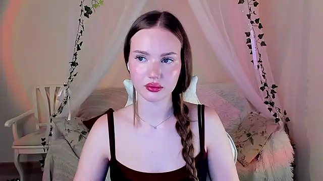 Snapshot of MishkaMe chatting on 09.17.25 MishkaMe online show from 09.17.25