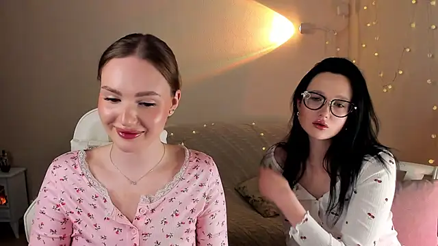 Snapshot of MishkaMe chatting on 11.24.25 MishkaMe online show from 11.24.25