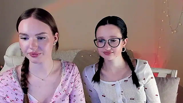 Snapshot of MishkaMe chatting on 11.30.25 MishkaMe online show from 11.30.25