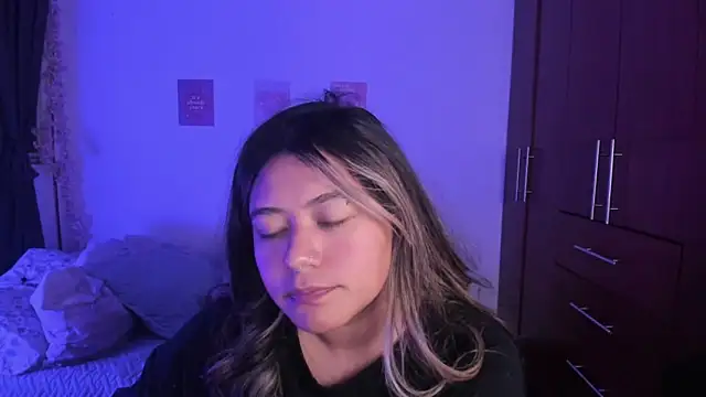 Snapshot of StephaniFox chatting on 11.02.25 StephaniFox online show from 11.02.25