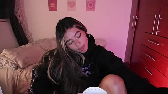 Snapshot of StephaniFox chatting on 11.09.25 StephaniFox online show from 11.09.25