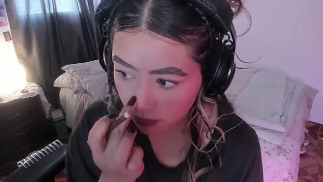 Snapshot of StephaniFox chatting on 12.13.25 StephaniFox online show from 12.13.25