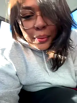 miacanela xo online show from 10.21.25