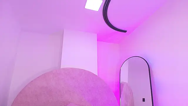 Snapshot of vale_ross_ chatting on 01.11.26 vale ross online show from 01.11.26