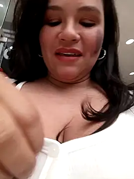 Snapshot of Julieta-tits chatting on 12.04.24 Julieta-tits online show from 12.04.24