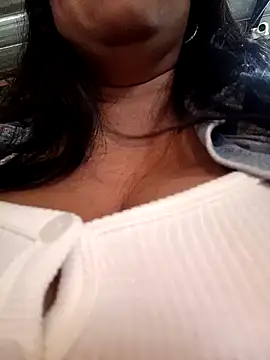 Snapshot of Julieta-tits chatting on 12.19.24 Julieta-tits online show from 12.19.24