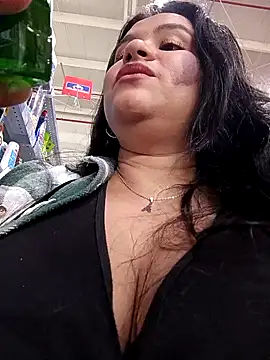 Snapshot of Julieta-tits chatting on 01.28.25 Julieta-tits online show from 01.28.25