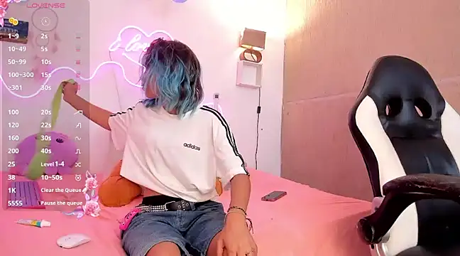 Snapshot of lilith_horny chatting on 02.19.25 lilith horny online show from 02.19.25