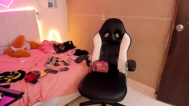 Snapshot of lilith_horny chatting on 10.08.25 lilith horny online show from 10.08.25