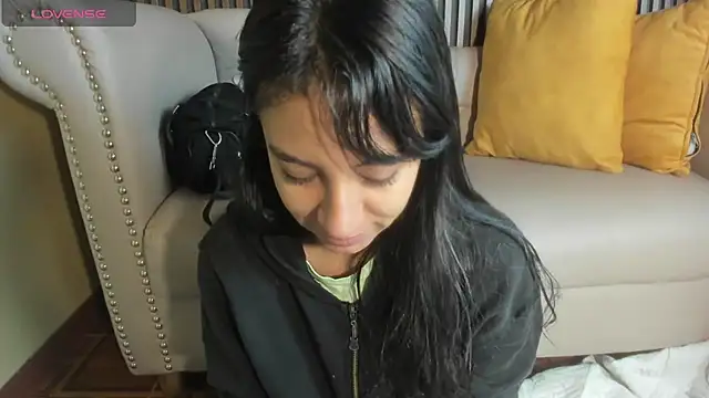 Snapshot of Tamaraakins chatting on 02.08.25 Tamaraakins online show from 02.08.25