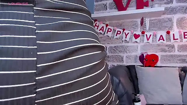 Snapshot of Tamaraakins chatting on 02.12.25 Tamaraakins online show from 02.12.25