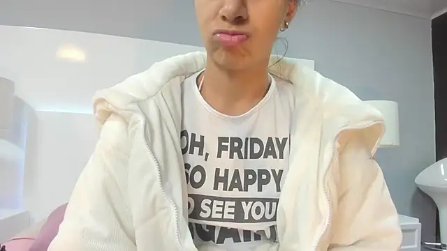 Snapshot of Tamaraakins chatting on 02.18.25 Tamaraakins online show from 02.18.25