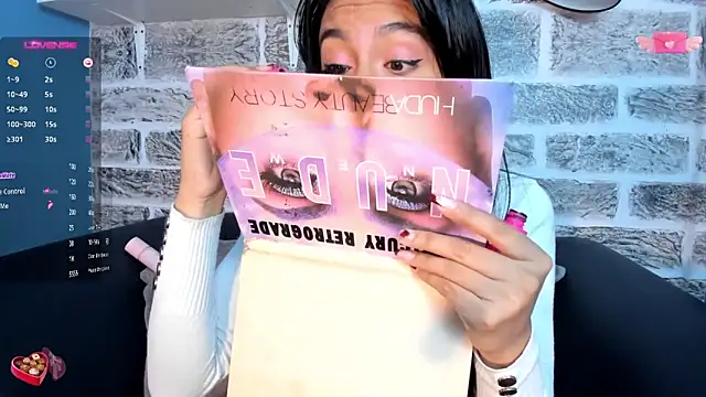 Snapshot of Tamaraakins chatting on 02.21.25 Tamaraakins online show from 02.21.25