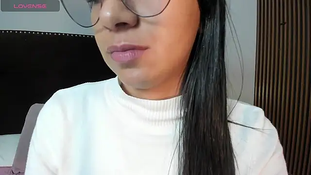 Snapshot of Tamaraakins chatting on 02.22.25 Tamaraakins online show from 02.22.25