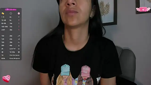 Snapshot of Tamaraakins chatting on 02.26.25 Tamaraakins online show from 02.26.25