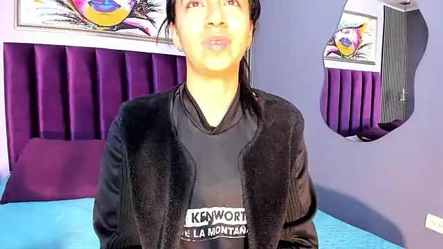 Snapshot of Tamaraakins chatting on 03.01.25 Tamaraakins online show from 03.01.25