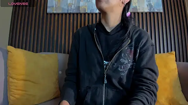 Snapshot of Tamaraakins chatting on 03.05.25 Tamaraakins online show from 03.05.25