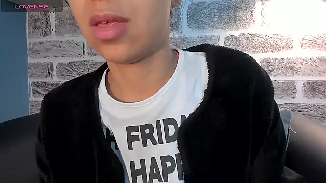 Snapshot of Tamaraakins chatting on 03.07.25 Tamaraakins online show from 03.07.25