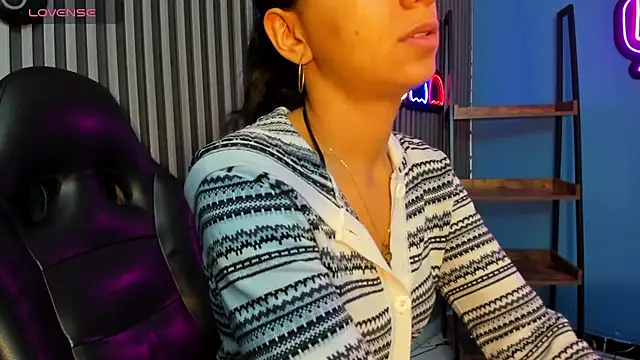 Snapshot of Tamaraakins chatting on 03.11.25 Tamaraakins online show from 03.11.25