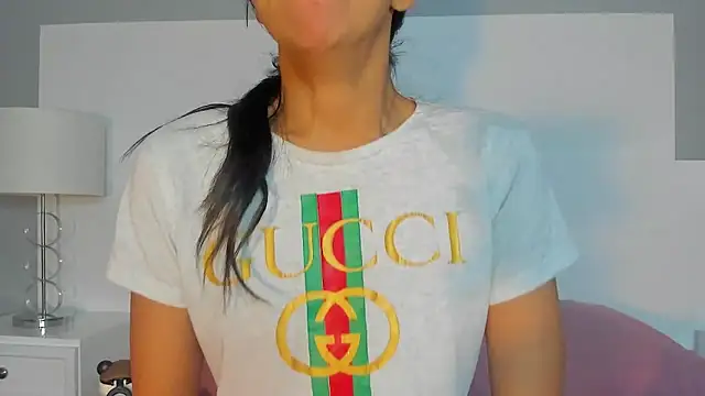 Snapshot of Tamaraakins chatting on 03.22.25 Tamaraakins online show from 03.22.25