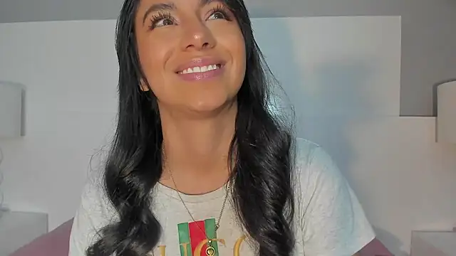 Snapshot of Tamaraakins chatting on 03.22.25 Tamaraakins online show from 03.22.25