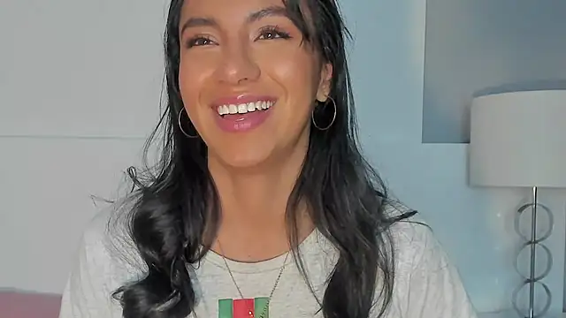 Snapshot of Tamaraakins chatting on 03.22.25 Tamaraakins online show from 03.22.25