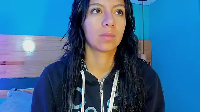 Snapshot of Tamaraakins chatting on 09.18.25 Tamaraakins online show from 09.18.25