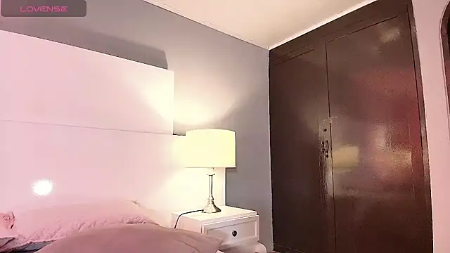 Snapshot of Tamaraakins chatting on 10.08.25 Tamaraakins online show from 10.08.25