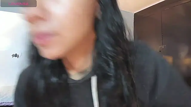 Snapshot of Tamaraakins chatting on 10.27.25 Tamaraakins online show from 10.27.25