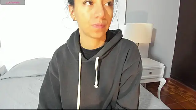 Snapshot of Tamaraakins chatting on 11.10.25 Tamaraakins online show from 11.10.25