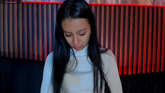 Snapshot of Tamaraakins chatting on 11.12.25 Tamaraakins online show from 11.12.25