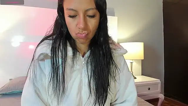 Snapshot of Tamaraakins chatting on 11.16.25 Tamaraakins online show from 11.16.25