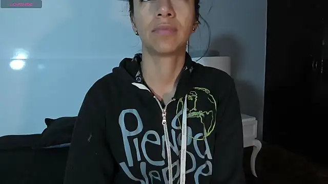 Snapshot of Tamaraakins chatting on 11.18.25 Tamaraakins online show from 11.18.25