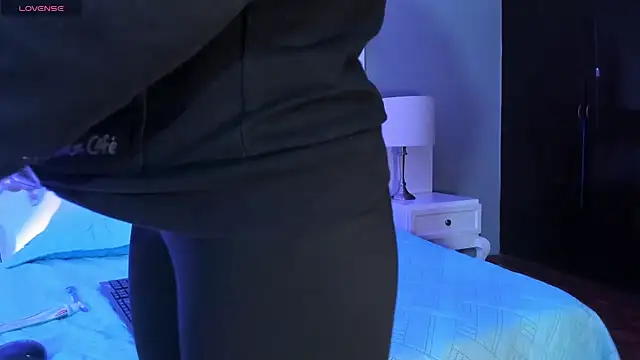 Snapshot of Tamaraakins chatting on 11.19.25 Tamaraakins online show from 11.19.25